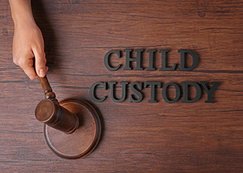 Child custody text next to a gavel